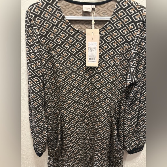 Gambis Dress-Mollie Fit - Picture 3 of 8